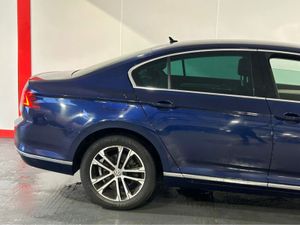 Volkswagen Passat HIGHLINE 2.0 TDI MANUAL 6SPEED F - Image 4