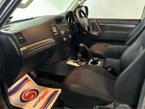Mitsubishi Pajero 3.2 DID SWB COMMERCIAL 2DR - Image 3