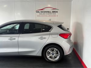 Ford Focus ZETEC 1.5 TDCI 125PS 6SPEED 5DR 4 - Image 4