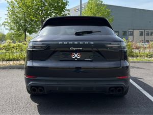 Porsche Cayenne V6 E-HYBRID AUTO 456BHP *1 OWNER * - Image 4