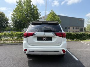 Mitsubishi Outlander 4H PHEV CVT AUTO *FRESH NCT * - Image 4