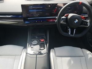 BMW M5 Saloon - Image 4