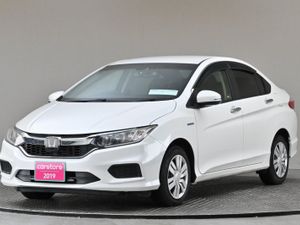 Honda Grace 1.5 Hybrid 4DR Auto  reverse Cam priv - Image 3