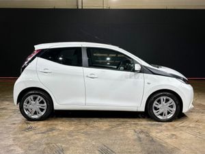 Toyota Aygo 1.0 MANUAL "X-play+" - REVERSE CAMERA - Image 3