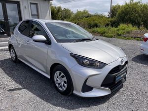 Toyota Yaris 1.0 Petrol Auto X // Reversing Camer - Image 4