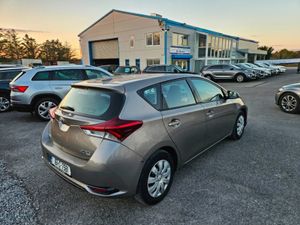 Toyota Auris 1.33 Petrol - Image 2