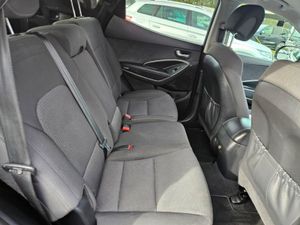 Hyundai Santa Fe 4WD Executive 4DR - Image 4