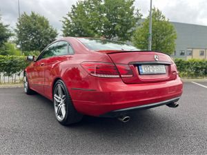 Mercedes-Benz E-Class E220 CDI BLUE EFFICIENCY AUT - Image 3