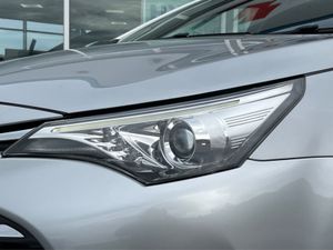 Toyota Avensis 1.6 D Aura 4DR - Image 3