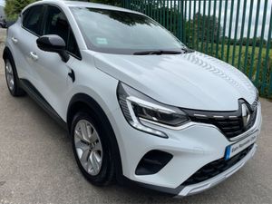 Renault Captur Play TCE 130 Auto Low Kms  AS New - Image 2