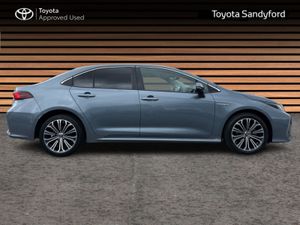 Toyota Corolla LUNA SPORT SALOON // HEATED SEATS / - Image 3