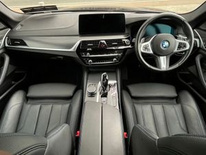BMW 5 Series 530E Touring M-sport Harman Kardon S - Image 2
