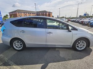 TOYOTA PRIUS ALPHA 1.8 **7 SEATER** PETROL HYBRID - Image 4