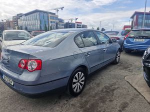 Volkswagen Passat 2010 - Image 4