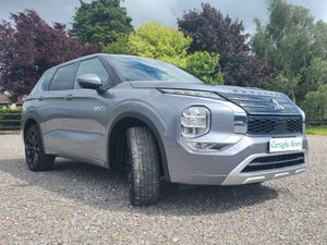 2022 Mitsubishi Outlander PHEV | Plug-In Hybrid - Image 3