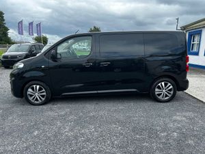 **182 Peugeot Traveller Allure 8 Seater** - Image 4