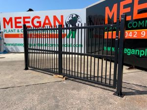 UNUSED 4.0mts ENTRANCE GATES & POSTS...3394. - Image 3