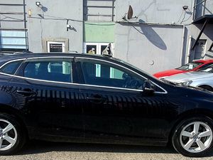 2015 Volvo V40 | T4 Sporty Hatchback - Image 4