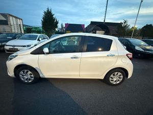 Vitz 2019 1L white low milage - Image 2