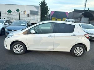 Vitz 2019 1L white low milage - Image 3
