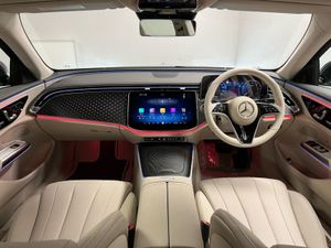 Mercedes-Benz E-Class 220d Exclusive - Reversing - Image 4