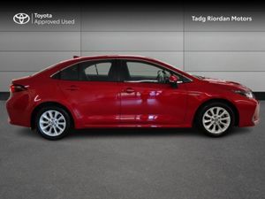 Toyota Corolla HYB Luna Saloon - Image 3