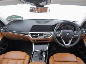 BMW 3 Series 320i Sport Saloon - Image 4