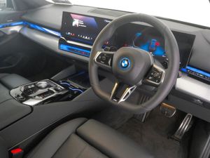 BMW 5 Series 530e M Sport Saloon - Image 4