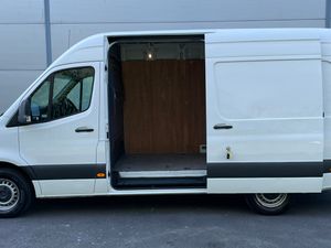 Sprinter 315/36 RWD MWB H/ Roo Straight Deal Price - Image 4