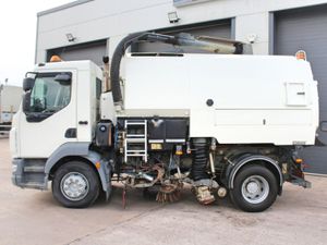 2014 DAF LF 220 15-TON 4X2 ROAD SWEEPER - Image 4