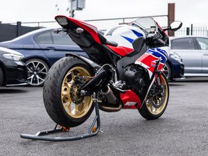 2014 HONDA FIREBLADE CBR1000 RR - Image 4