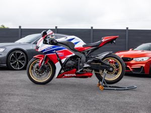 2014 HONDA FIREBLADE CBR1000 RR - Image 2