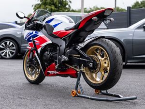 2014 HONDA FIREBLADE CBR1000 RR - Image 3