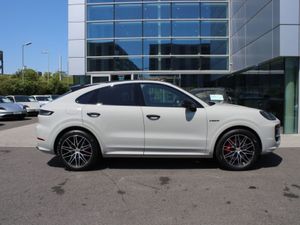 Porsche Cayenne S E-hybrid Coupe (new) - Image 4