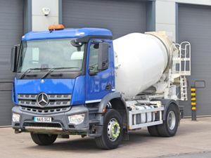 2015 MERCEDES-BENZ 1832 18 TON CONCRETE NIXER - Image 3