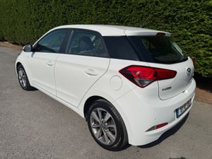 Hyundai i20 2018 1.2 DELUXE 1 OWNER FSH - Image 2