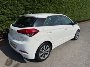 Hyundai i20 2018 1.2 DELUXE 1 OWNER FSH - Image 4