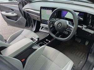Renault Scenic E-Tech Top Spec Iconic With (sky R - Image 3