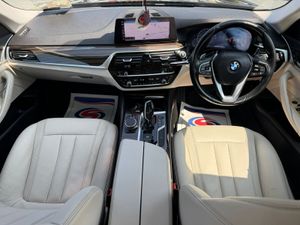 192 BMW 520D SE AUTO BLACK SAPPHIRE - Image 4
