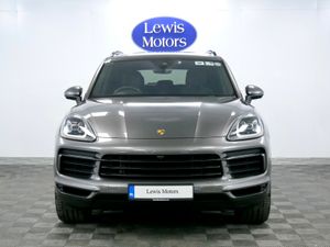 2023 Porsche Cayenne Hybrid - Image 3