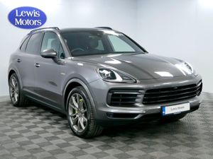 2023 Porsche Cayenne Hybrid - Image 2
