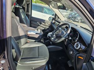 Mercedes-Benz V-Class V220 CDI Avantgarde - Image 2