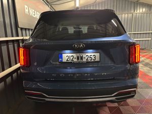 212 Kia Sorento 2.2 Diesel K3 7 Seat Automatic - Image 2