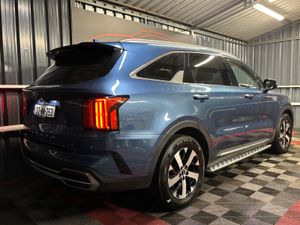212 Kia Sorento 2.2 Diesel K3 7 Seat Automatic - Image 3