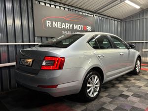 2014 142 Skoda Octavia 1.6 Diesel elegance - Image 3