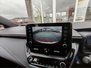 TOYOTA COROLLA HYBRID LUNA H/B 4DR AUTO A - Image 2