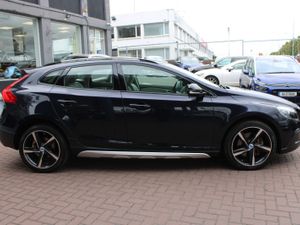 VOLVO V40 2.0D4 CROSS COUNTRY SE LUXURY AUTO - Image 2