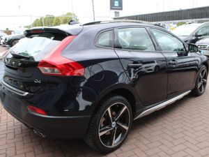 VOLVO V40 2.0D4 CROSS COUNTRY SE LUXURY AUTO - Image 3