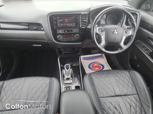 Mitsubishi Outlander 2.4l Plug-in EV Instyle 5 Se - Image 3