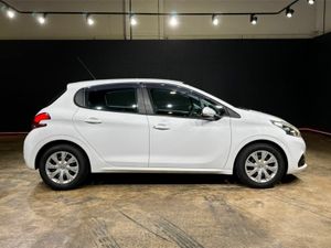 Peugeot 208 1.2 AUTOMATIC - Image 3